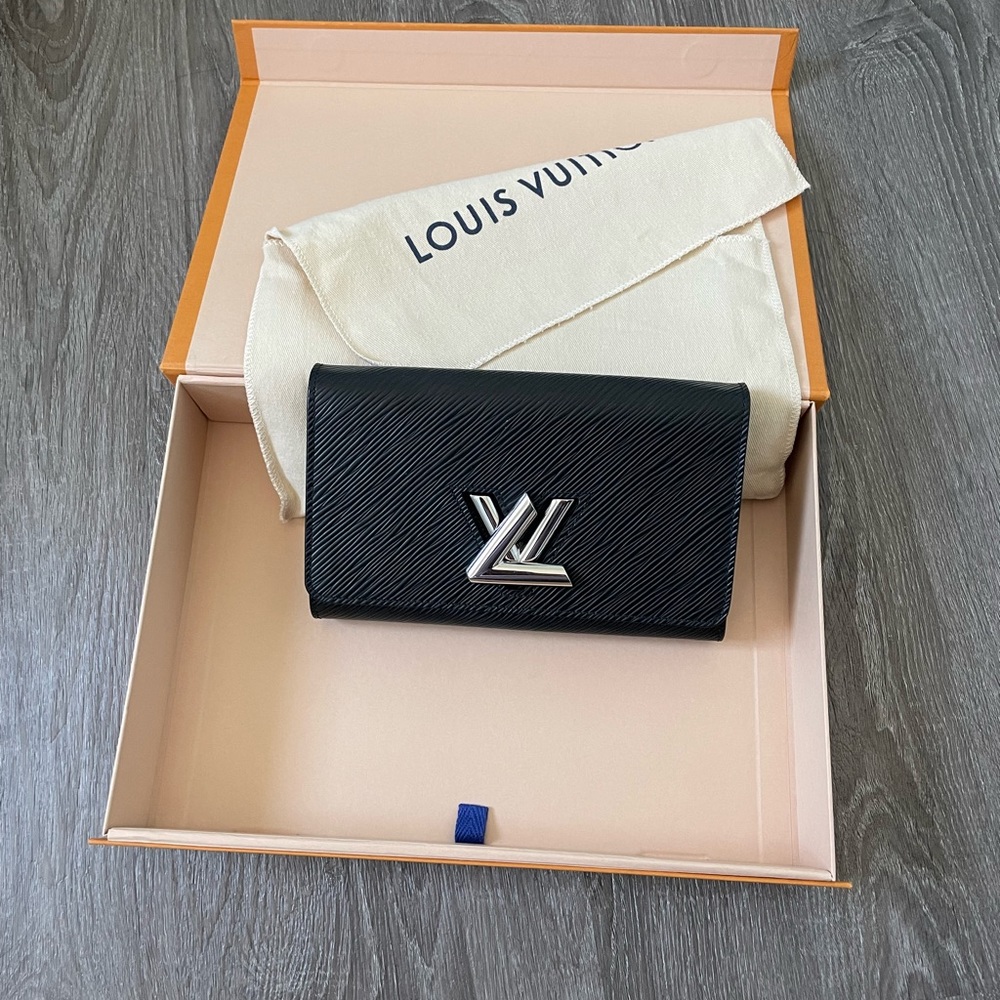 Crossbody epi leather LV wallet(big size wallet), Rank SA. Like new barely used.